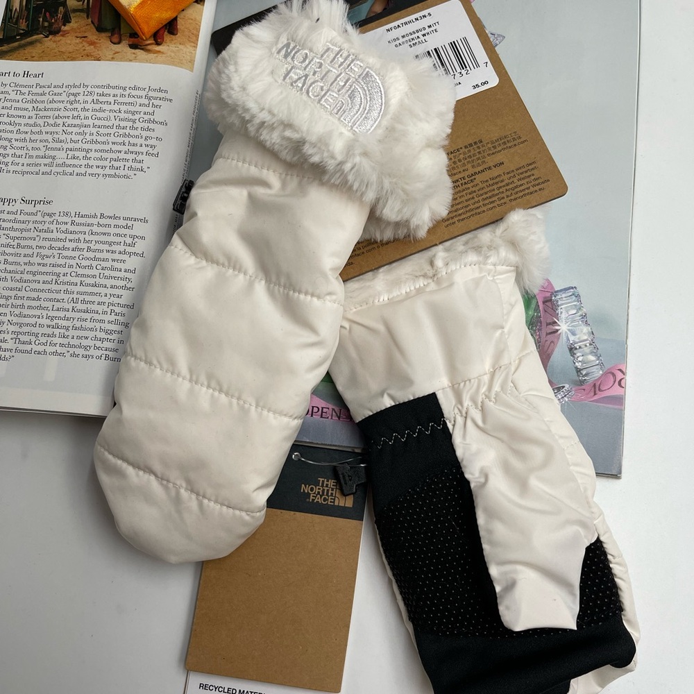 NWT  The North Face Girls' Mossbud Swirl Mitten
